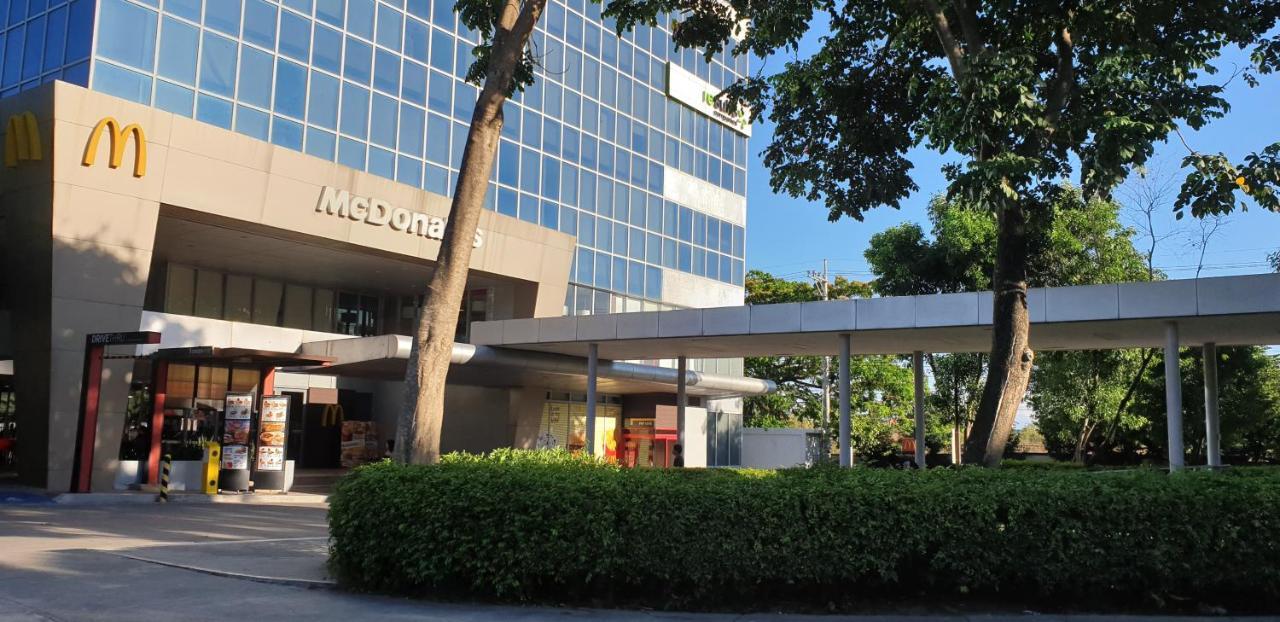 Mactan Newtown With Sun Set And Garden View Aparthotel Cebu Εξωτερικό φωτογραφία